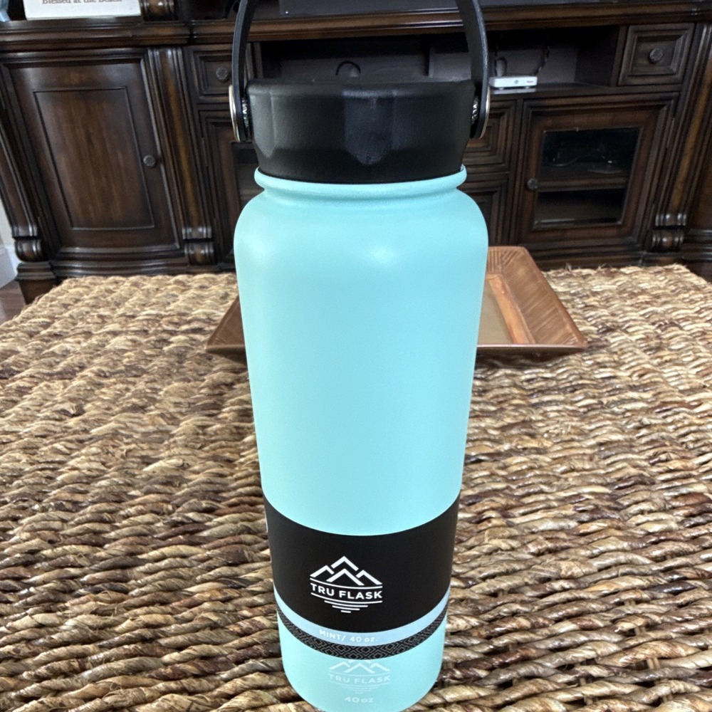 Tru Flask 40 oz Double Wall Insulated Stainless Water Bottle, Twist Lid Mint